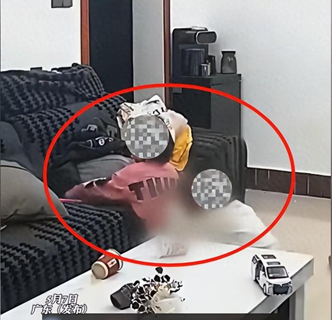 ！奶奶冷漠母亲崩溃侄子父亲发声维护凯发K8登录4岁侄子拿筷子戳女儿(图12)