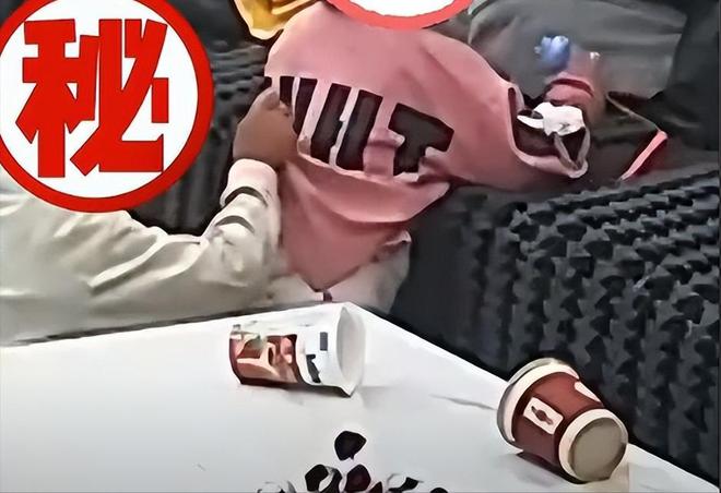 ！奶奶冷漠母亲崩溃侄子父亲发声维护凯发K8登录4岁侄子拿筷子戳女儿(图17)